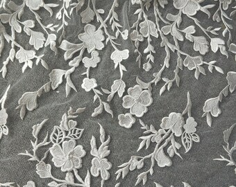 Tissu brodé de dentelle de fleurs : dentelle de mariage en tulle blanc cassé par mètre
