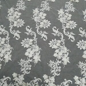 2019 Newest Bridal Lace Fabric Hand Embroidered Flower 3D Pearls Lace Fabric Veil Mesh Lace Fabric For Wedding Dress By The Yard