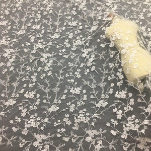 Floral Embroidery Lace Fabric: Off-White Tulle Bridal Veil, 53 Inch