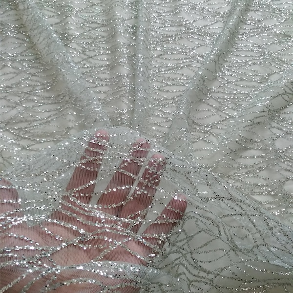 Tejido de encaje con bordado de purpurina: tul plateado y blanquecino, encaje para vestido de novia de alta costura cortado a medida