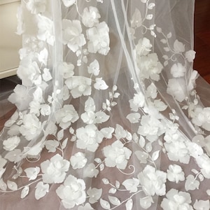 Tessuto in pizzo di perle floreale 3D: tulle per abito da sposa Couture, tagliato su misura
