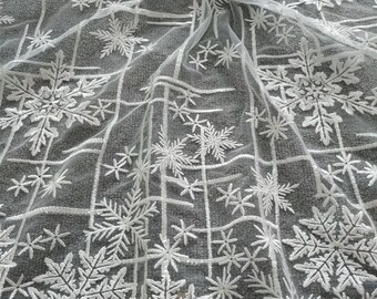 Tela de encaje bordado en blanco roto: vestido de novia y de fiesta