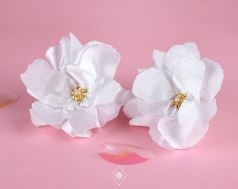 handvollendet - White Satin Flowers - Ohrringe