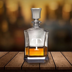 Personalized Whiskey Decanter, Father&#39;s Day Gift for Best Man, Gift for Him, Housewarming, High Quality Glass Whiskey Decanter