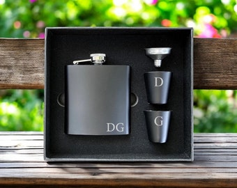 Father&#39;s DayGift Groomsmen  Flask Set Custom Engraved Initials Hip Flask, Best Man Gift,Gift, Monogram Flask, personalised