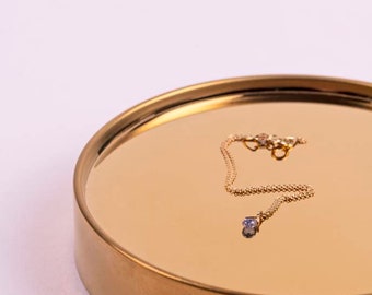 Easy Chic Bracelet Amulet in thin chain in 18k yellow gold with drop of natural sapphire