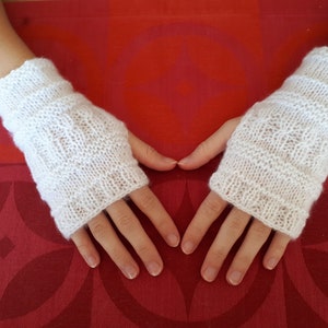 Hand-knitted ARM WARMERS WOOL Polyacrylic Viscose White Gloves Arm Warmers Hand-knitted Wrist Warmers Christmas Gift Winter Gloves