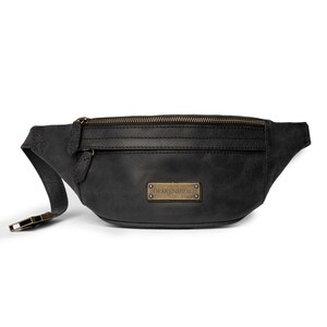 DRAKENSBERG Bum Bag Mel Vintage-Black, handmade fanny pack & shoulder bag for men made from sustainable premium leather zdjęcie 3