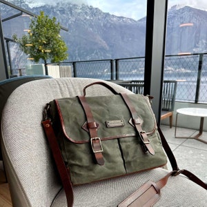 DRAKENSBERG Aktentasche Marty Wald-Grün, handgemachte Laptoptasche & Messenger Bag für Herren aus gewachstem Canvas und gehärtetem Leder Bild 2