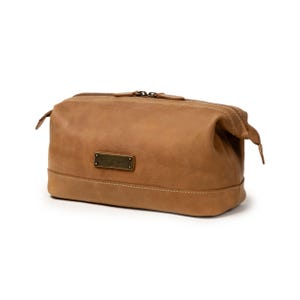 DRAKENSBERG Toilet Bag »Ruby« Cognac-Brown, Handmade Necessair & Cosmetic Bag for Men made of Sustainable Leather