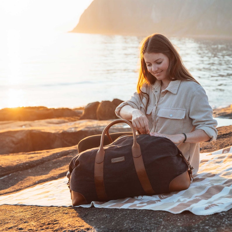 DRAKENSBERG Weekender David L Navy-Blue, handmade travel bag & sports bag for men sustainable canvas leather image 4