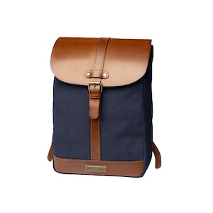DRAKENSBERG Rucksack »Charly« Marine-Blau - kleiner, wasserabweisender Tagesrucksack | Laptopfach für Damen & Herren | Vintage Canvas Leder