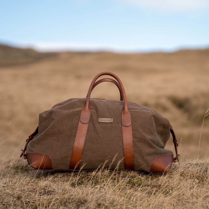 DRAKENSBERG Weekender David L Olive-Green, handmade travel bag & sports bag for men sustainable canvas leather image 3