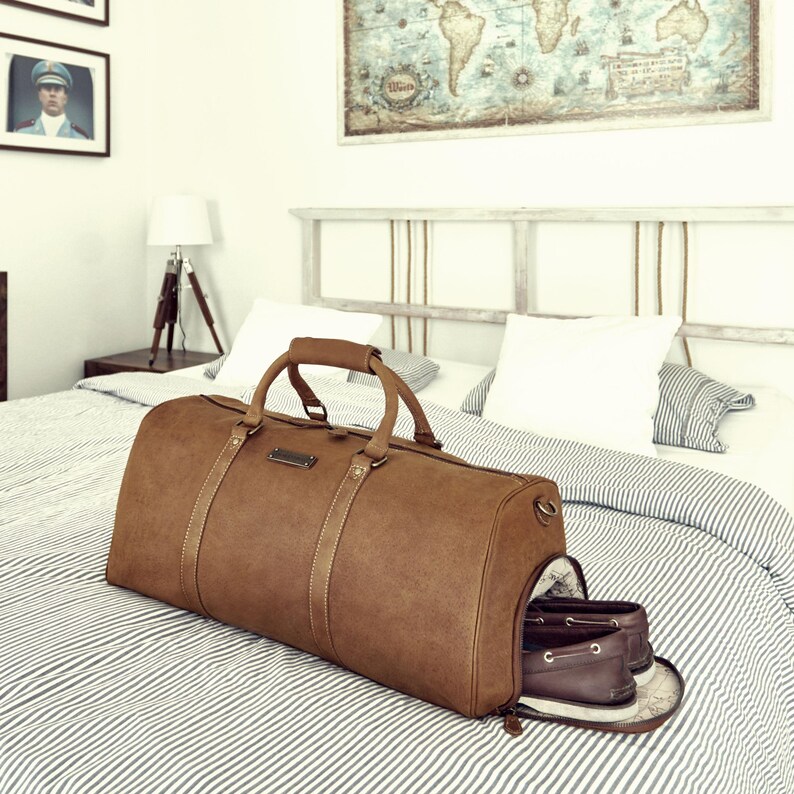 DRAKENSBERG Weekender »Finn« Havana brown, handmade travel bag & sports bag with shoe compartment for men | sustainable leather image 2