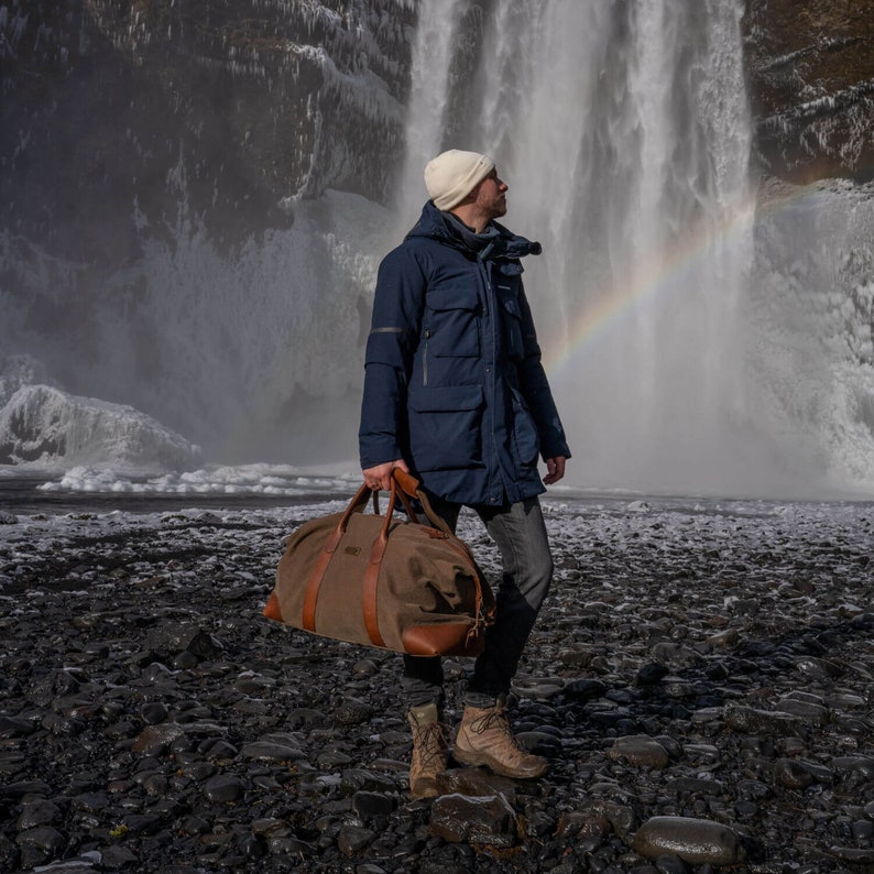 DRAKENSBERG Weekender David L Olive-Green, handmade travel bag & sports bag for men sustainable canvas leather image 4