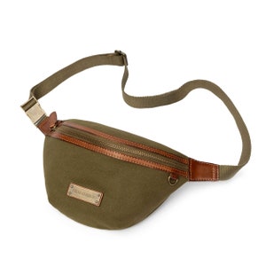 DRAKENSBERG Bauchtasche »Mike« Oliv-Grün, Lässige Gürteltasche aus Canvas mit Leder im Vintage-Look für Damen und Herren