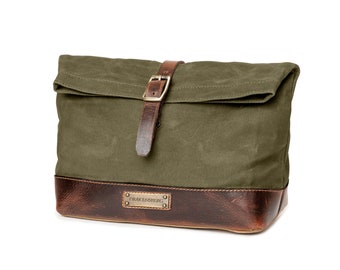 DRAKENSBERG Toiletry Bag »Otis« Forest-Green, handmade wash bag for men made from waxed canvas and hardened leather.