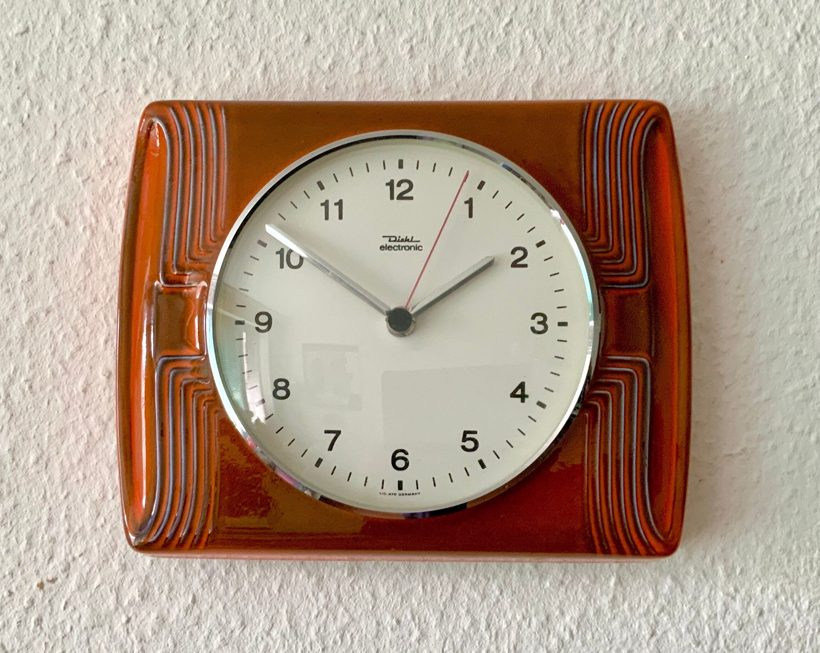 Tischuhr Dekouhr Unique Büro Office Uhr Analog Vintage Deskuhr Leise Clock  Ø25CM