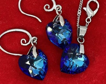 Conjunto de collar y pendientes con colgante de corazón de cristal austriaco hecho a mano