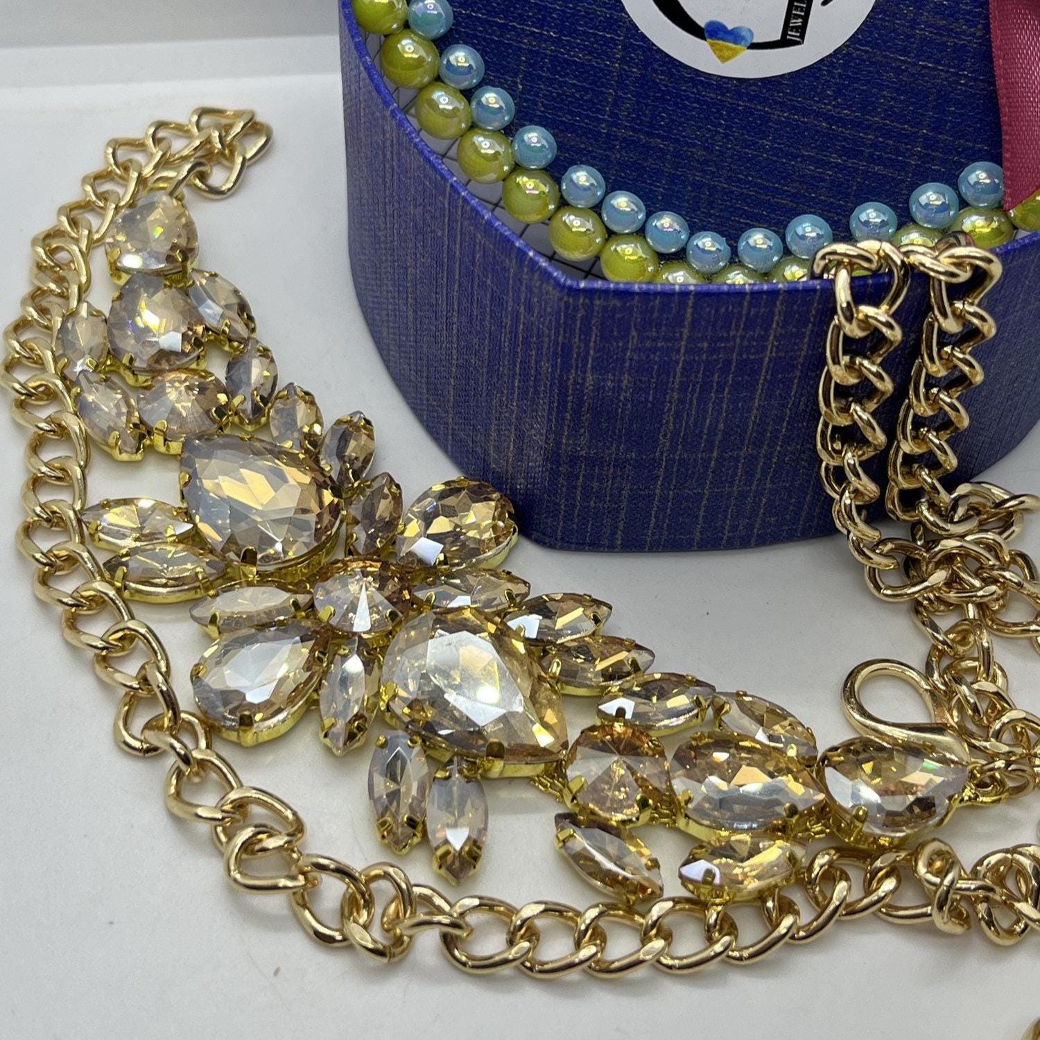 Elegant Rhinestone Belt - Vintage Metal Chain for Stylish  display picture 2