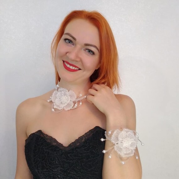 Elegant Floral Jewelry Set - White Beaded Bridal Accessories  display picture 1