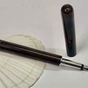 Houten vulpen, vulpen gemaakt van notenhout, met de hand gedraaid, gravure mogelijk
