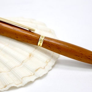 Houten balpen, klikbalpen gemaakt van Couratari hout, met de hand gedraaid
