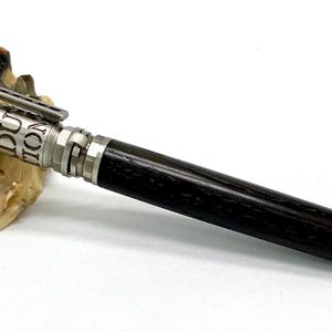 Balpen van hout, gemaakt van moeraseik, handgedraaid, graveermogelijkheid.