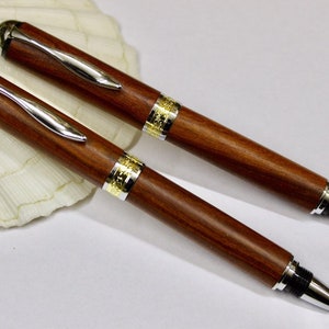 Set schrijfinstrumenten, met de hand gedraaid van sandelhout