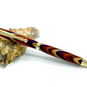 Houten balpen van veelkleurig hout, handgedraaid, draaibalpen