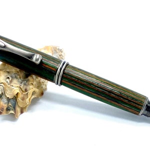 Vulpen van veelkleurig hout, met de hand gedraaid, gravure mogelijk