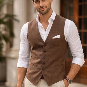 Gilet da uomo in lino, modello vintage con bottoni frontali, vestibilità slim, abbigliamento maschile tradizionale, formale estivo immagine 4