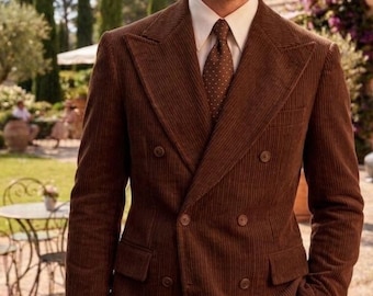 Traje cruzado de pana color granate – Blazer y pantalón de estilo clásico.