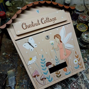 Peinture personnalisée, cadeaux pour la maison, boîte aux lettres pour chalet, fleurs et oiseaux, peinture florale, cadeau unique, boîte aux lettres d&#39;art