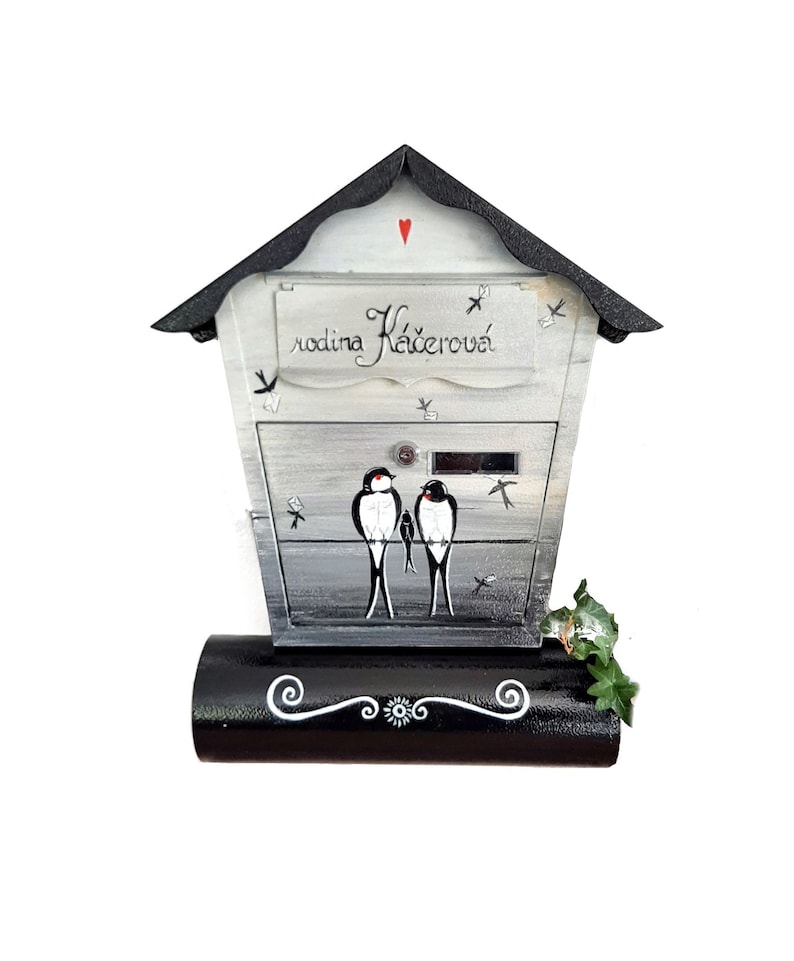 Hand painted mailbox,artfull mailbox, personalised gift.
These mailboxes are standardised waterproof letter boxes made of metal, decorated with weather resistant colours and finally treated with a high-quality exterior varnish.