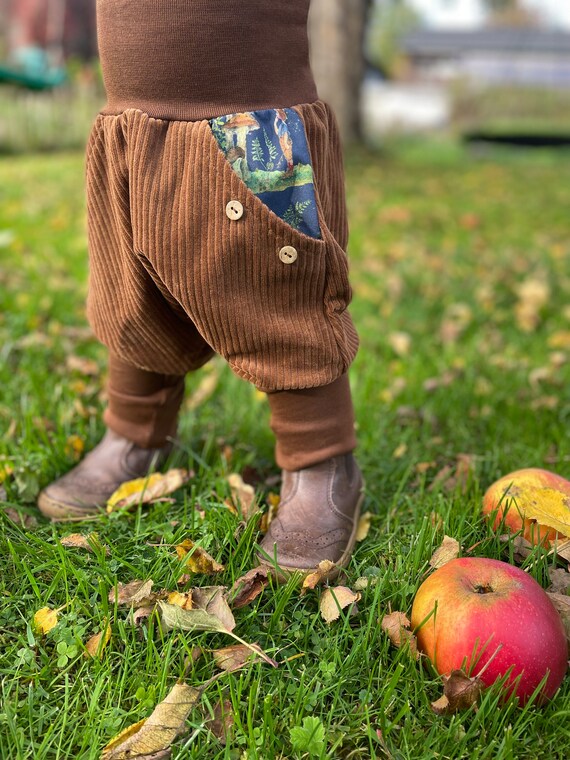 Bio BreitCordNicky Hellbraun Waldzauber Blau Pumphose Mitwachshose
