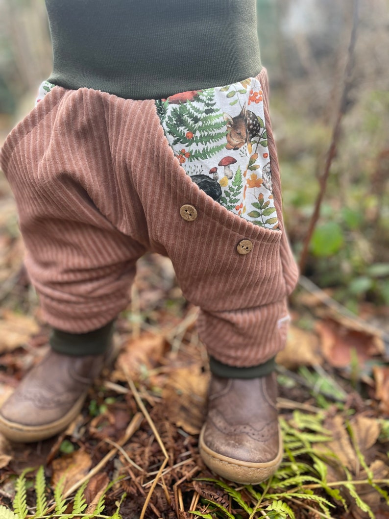 Organic wide corduroy nicky hazelnut/khaki sleeping animals pump pants wax pants image 2