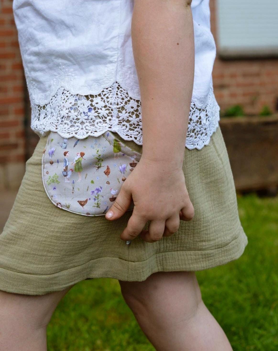 Muslin skirt sage with happy chicken pockets