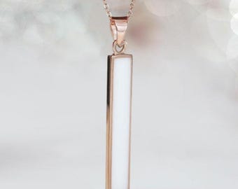 Sieradenbaard moedermelk met vlokken opaaleffect en rosévergulde sterlingzilveren borging en ketting met Oostenrijkse kristallen van KeepsakeMom