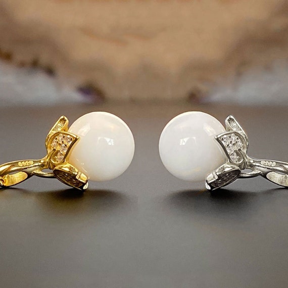 Breastmilk jewelry pearl necklace with flower925 sterling silver bail, yellow gold plated. Breastmilk jewelry pearl pendant. KeepsakeMom