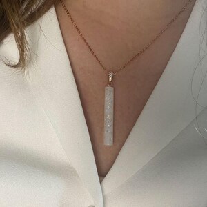 Breastmilk jewelry vertical long bar stick with silver flakes and rose gold plated sterling silver chain. Keepsakemom
