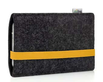 Custom made smartphone sleeve made of wool felt // Color anthracite - Rubber band yellow