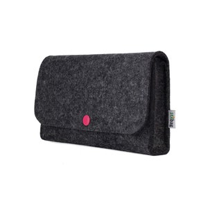 Borsa NIVO porta accessori realizzata in feltro di lana antracite, bottone rosa
