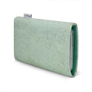Handytasche für iPhone 16e, 16, 16 Pro, 16 Plus, 16 Pro Max / Handytasche aus Kork und Wollfilz / Hochwertige Schutzhülle VIGO von Stilbag