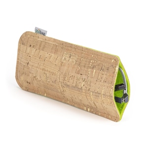 Eyeglass pouch VIGO made of cork and wool felt, protective, lightweight, customizable with laser engraving, gift for glasses lovers