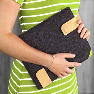 Sleeve for Kobo Elipsa 2E with stylus pocket and accessory pouch made of wool felt and cork Model &quot;KUNO&quot;