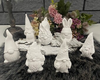 Gnome 7 variants decorative gnome made of Raysin