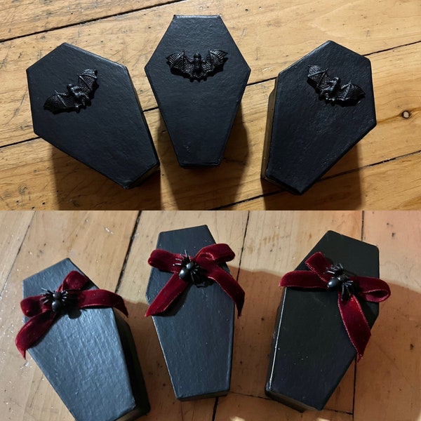 Mini coffin trinket box , mini coffin gift box, jewelry box, velvet coffin trinket tray, nightstand tray, green or purple, black jewelry