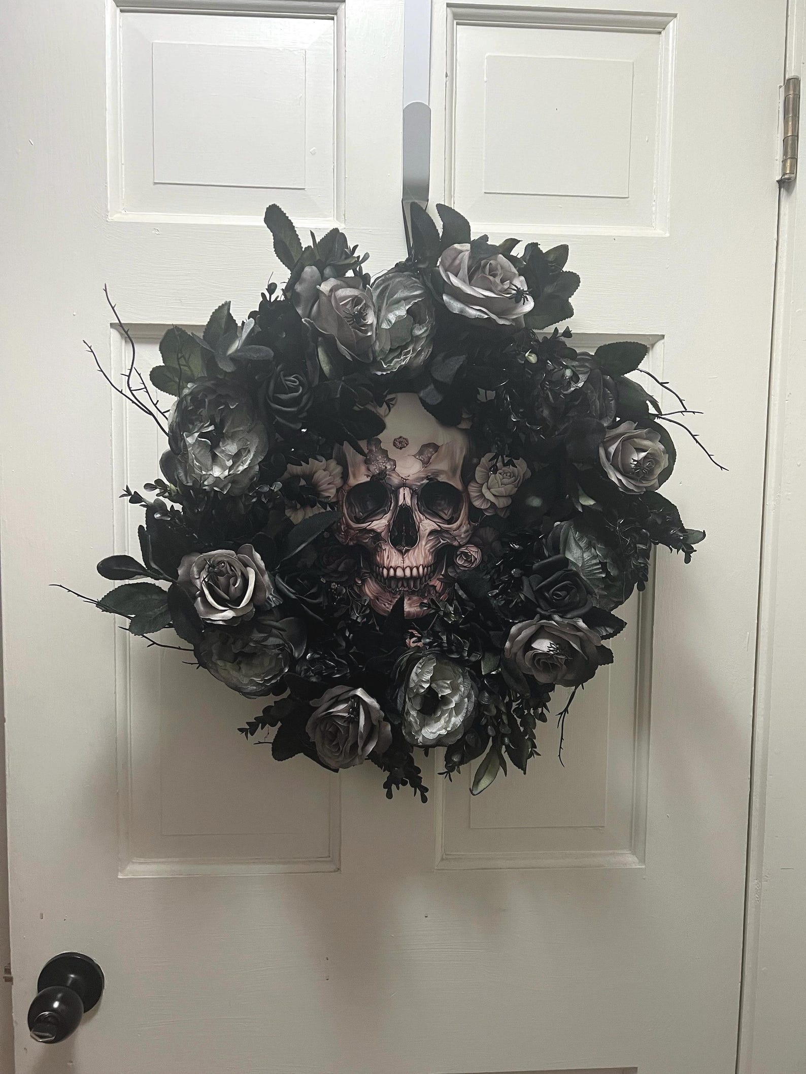 Creepy Gothic Floral, Gray Black Roses Wreath, Victorian Gothic Wreath ...