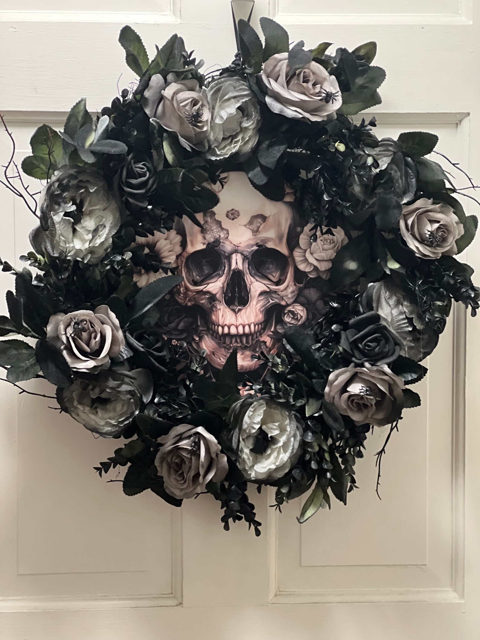 Creepy Gothic Floral, Gray Black Roses Wreath, Victorian Gothic Wreath ...